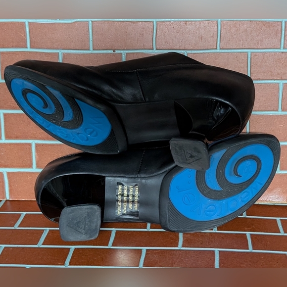 John Fluevog "Gracias" side-buckle shoes with cutouts Excellent/ Pre-loved - Picture 7 of 14